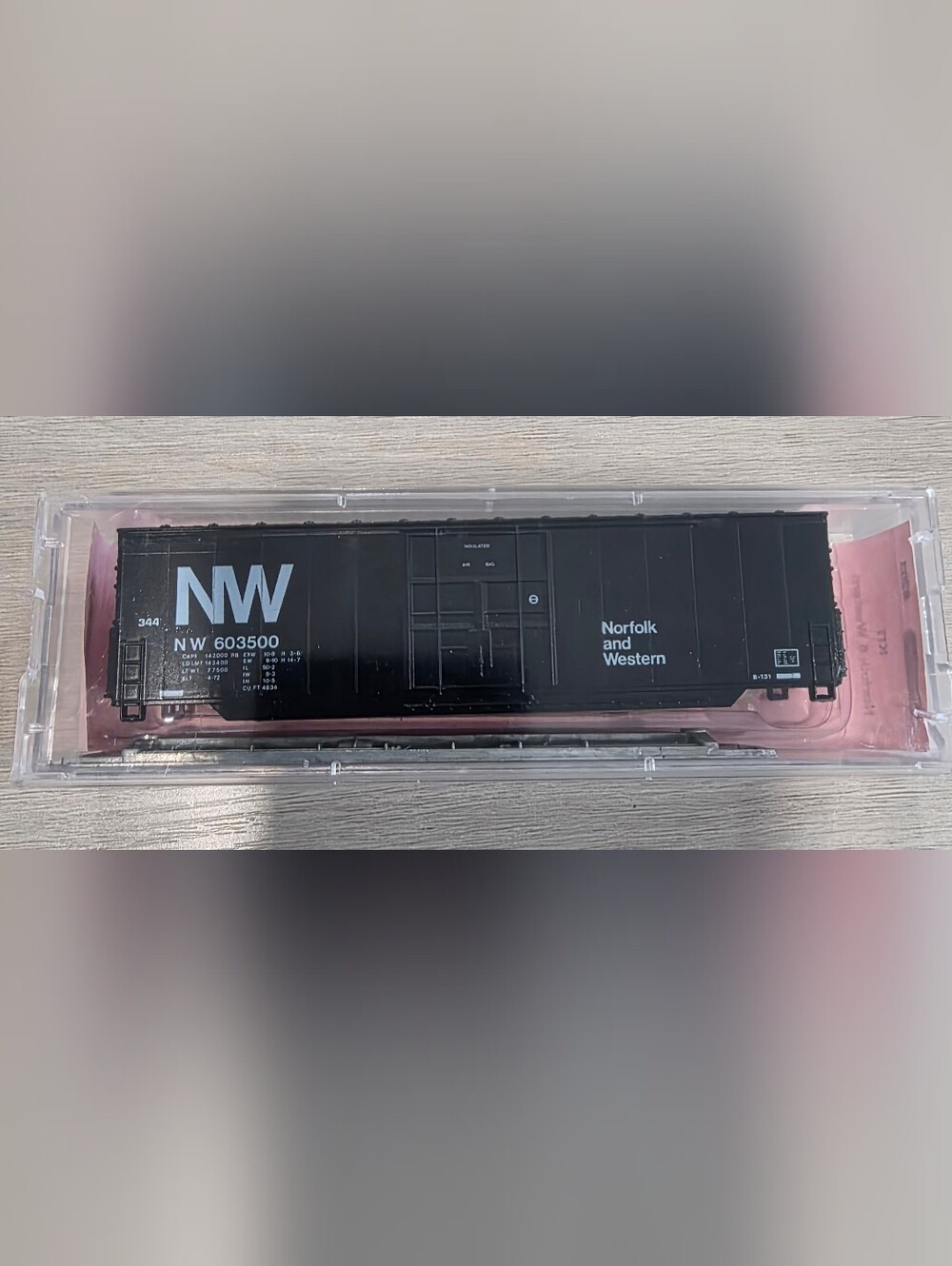 Roundhouse Products N Scale Norfolk & Western 50' Boxcar Kit